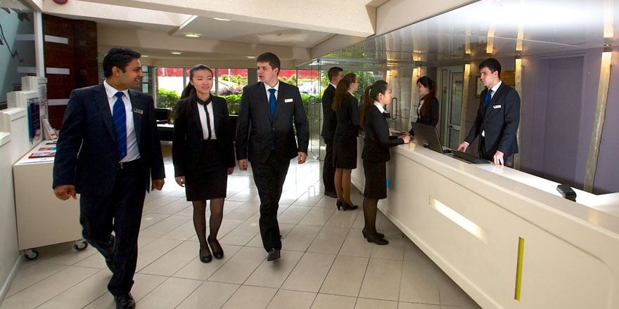 Students-Walking-through-Front-Office2